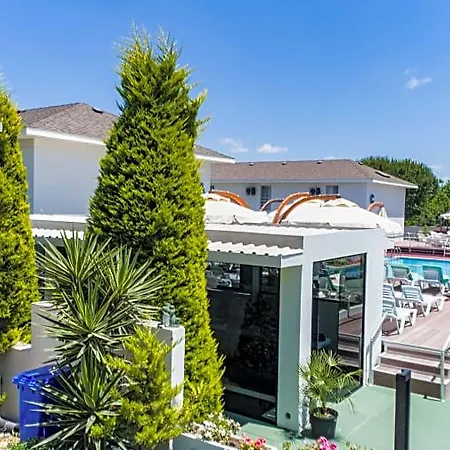 Hotel Vela Garden *