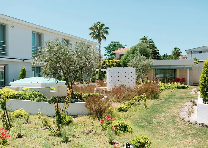 Vela Garden Hotel *
